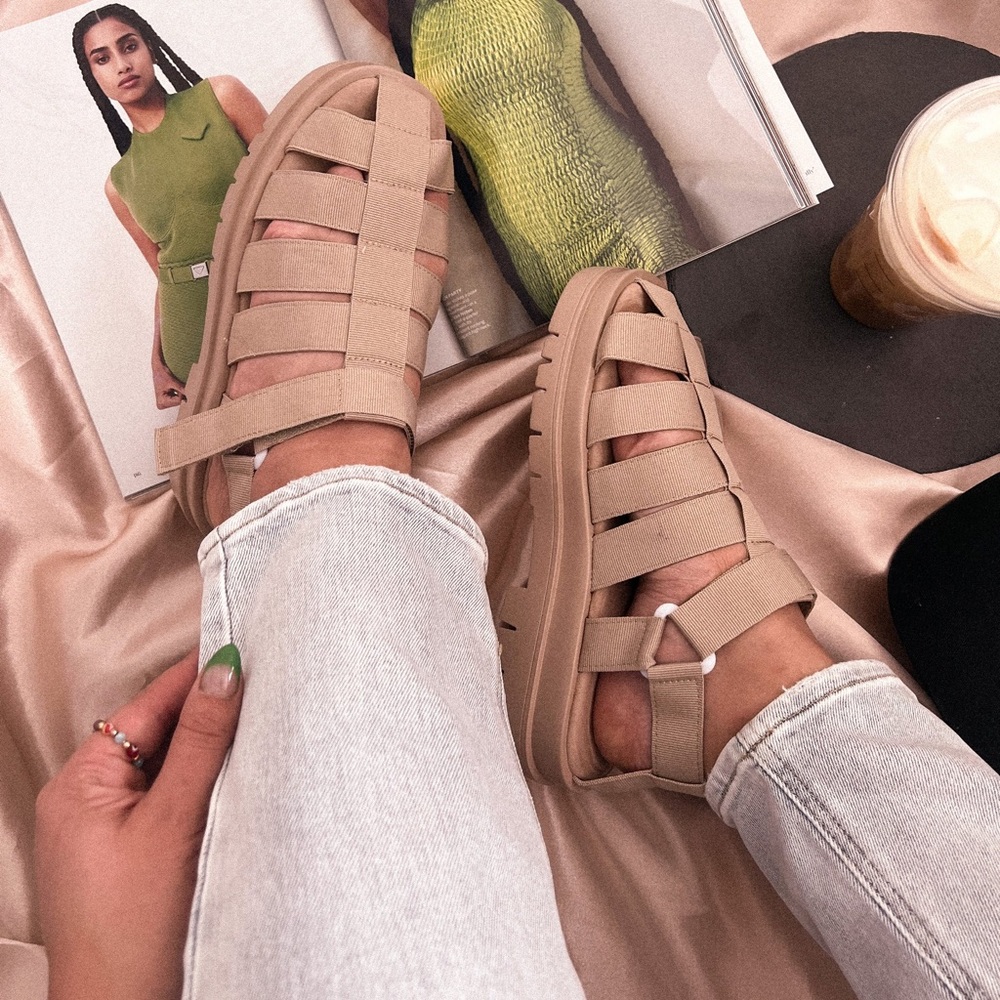 i’ts all good chunky platform sandals